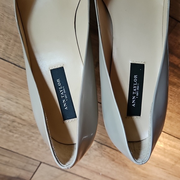 Ann Taylor Taupe Patent Leather Heels - 3.5" Round Toe, Size 7.5M - Picture 8 of 16